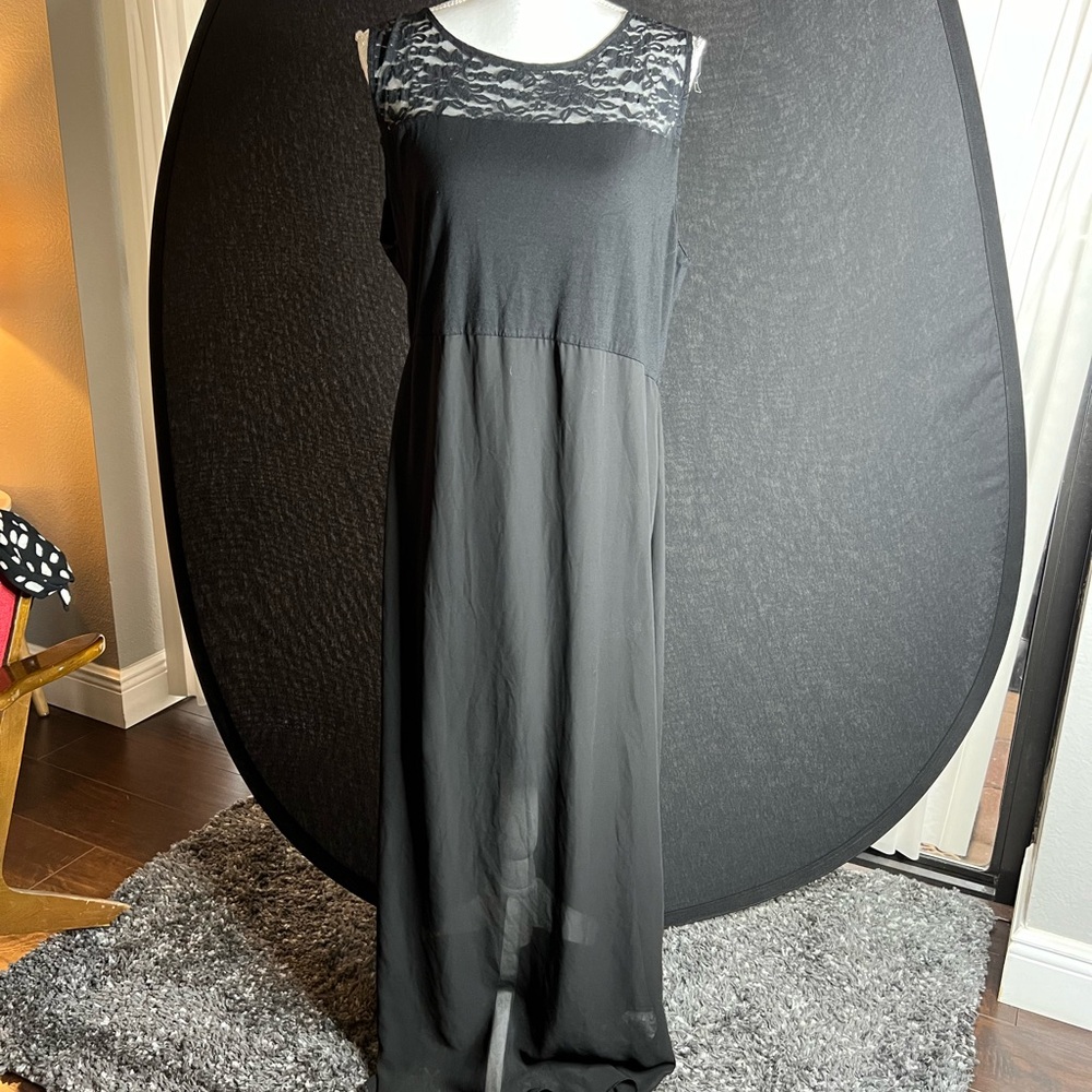 Vince Camuto black lace and sheer zipper back maxi dress. Size xl. Good cond